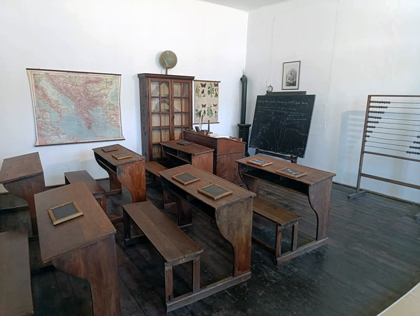 ВИШЕГРАД, 4. МАРТА /СРНА/ - Спомен-учионица књижевника Иве Андрића у Вишеграду биће реновирана у оквиру пројекта Културног центра "Иво Андрић", вриједног 11.415 КМ.	