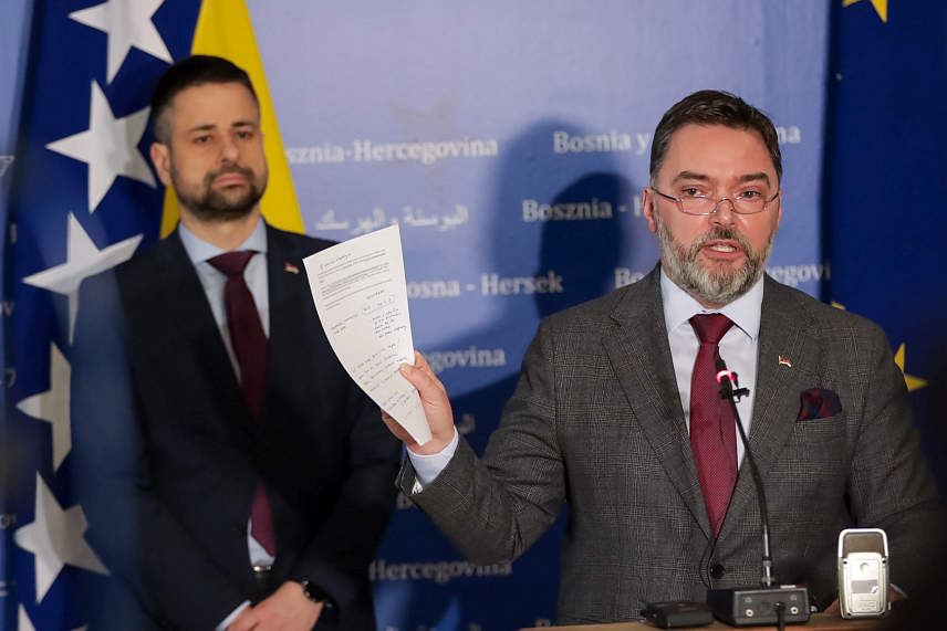 САРАЈЕВО, 4. МАРТА /СРНА/ - Замјеник предсједавајуће Савјета министара Сташа Кошарац на конференцији за новинаре.