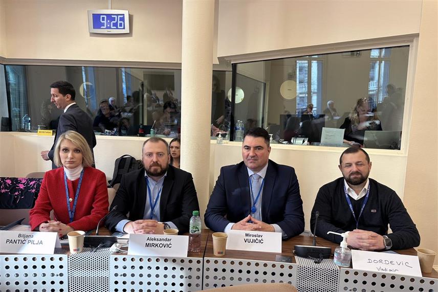 ПАРИЗ, 5. МАРТА /СРНА/ - Посланик у Представничком дому Парламентарне скупштине БиХ Мирослав Вујичић је у Паризу на сједници Комитета за политичка питања и демократију Парламентарне скупштине Савјета Европе гласао против уврштавања у дневни ред захтјева самопроглашеног Косова да добије статус специјалног госта.