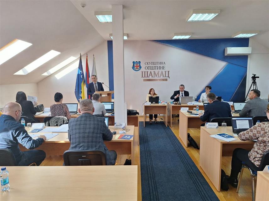 ШАМАЦ, 5. МАРTА /СРНА/ - На данашњој сједници Скупштине општине Шамац донесена је одлука о успостављању сарадње са црногорском општином Плужине.