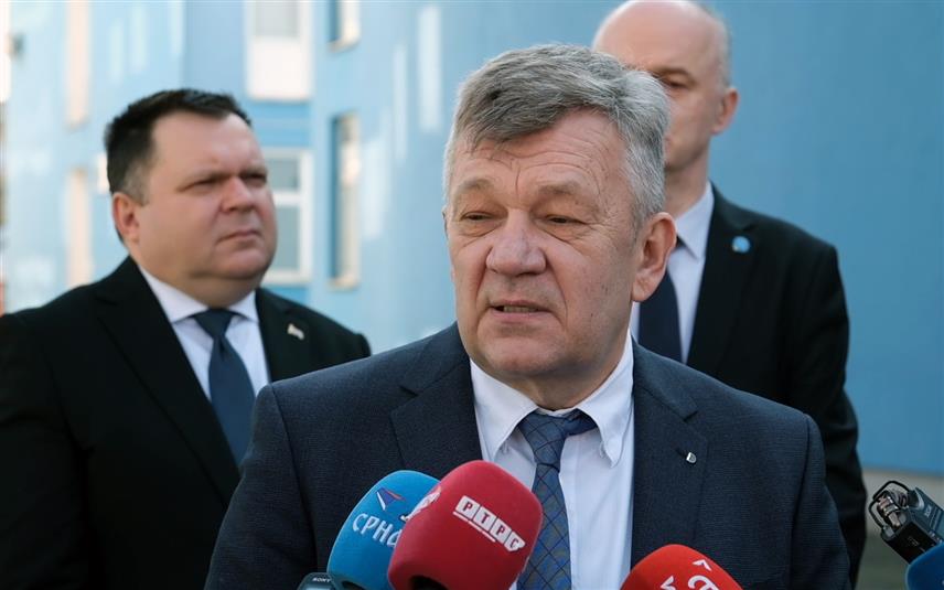 БАЊАЛУКА, 6. МАРТА /СРНА/ -Декан Факултета безбједности Универзитета у Бањалуци Предраг Ћеранић изјавио је данас да то што је предсједник Републике Српске Милорад Додик потписао указ о проглашењу четири закона које је донијела Народна скупштина Српске на посебном засједању не представља никакав државни удар, како то наводе федерални медији, него је то повратак отетих надлежности Српској.