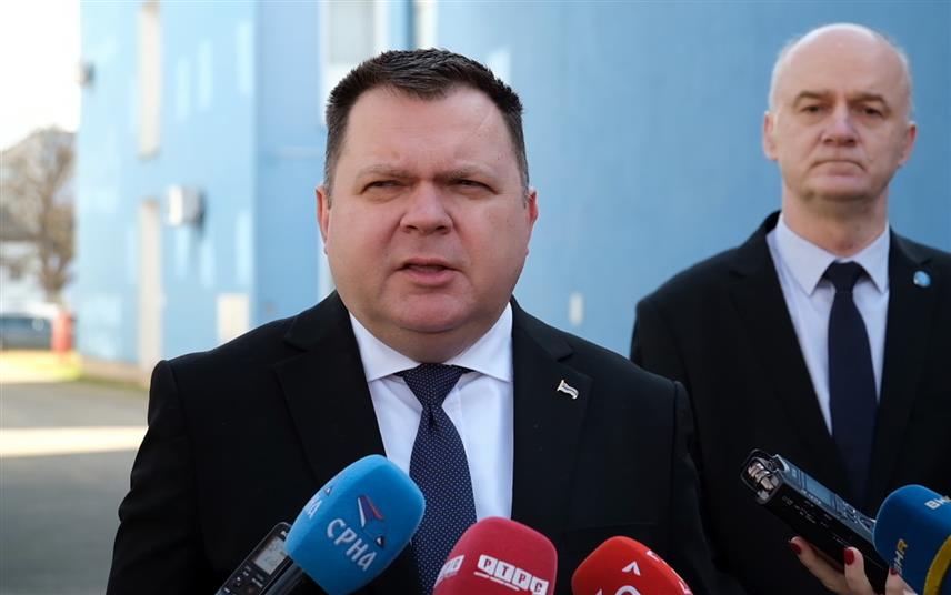 БАЊАЛУКА, 6. МАРТА /СРНА/ -Министар за научнотехнолошки развој и високо образовање Републике Српске Жељко Будимир поручио је да је актуелна политичка ситуација под контролом и да из ње Српска излази на политички начин и договором.