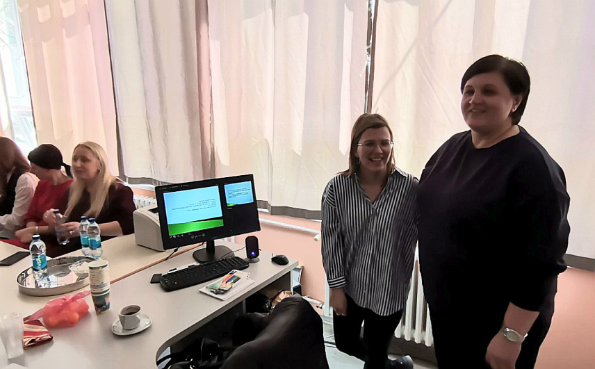 ДОБОЈ, 6. МАРТА /СРНА/ - Синдром сагоријевања на послу треба предуприједити релаксацијом и постављањем границе у раду, јер као стање емоционалне, менталне и физичке исцрпљености најчешће настаје усљед велике одговорности и дуготрајног стреса на послу, изјавила је психолог добојског Центра за ментално здравље Младенка Миловановић.	

