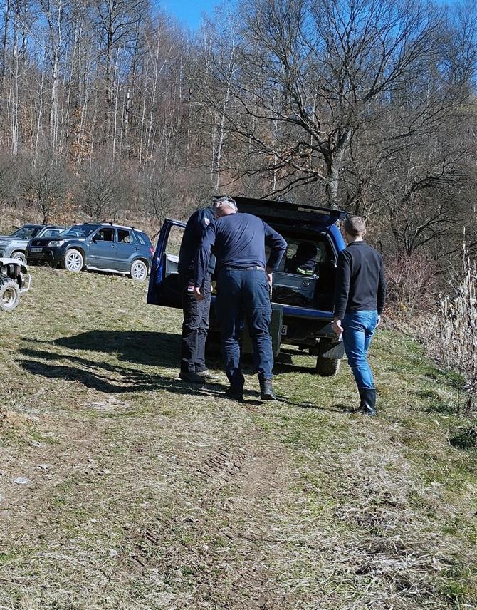 СРЕБРЕНИЦА, 6. МАРТА /СРНА/ - Деминерски тим Републичке управе цивилне заштите са стручним лицима из општинске цивилне заштите Сребренице уклонио је данас минско-експлозивна средстава заостала из рата у сребреничком селу Лаћићи, саопштено је из Службе цивилне заштите ове општине.