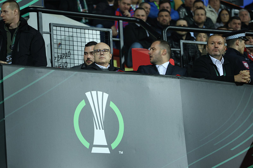 БАЊАЛУКА, 6. МАРТА /СРНА/ - Предсједник Републике Српске Милорад Додик и премијер Србије у оставци Милош Вучевић вечерас у Бањалуци прате утакмицу између "Борца" и "Рапида" у оквиру осмине финала Лиге конференција./Фото Борислав Здриња/