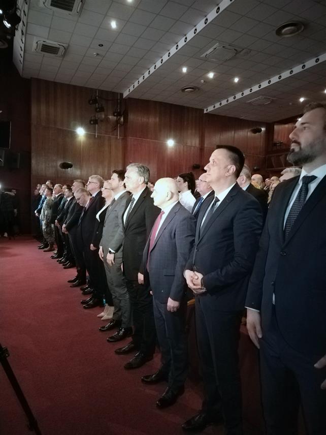 БРЧКО, 7. МАРТА /СРНА/ - Свечана академија поводом 25 година од оснивања Брчко дистрикта почела је данас у Градском дому културе у присуству представника локалне власти, институција Републике Српске, Федерације БиХ и заједничких институција, као и међународних званичника.