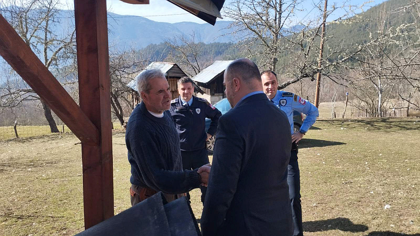 ВИШЕГРАД, 7. МАРТА /СРНА/ - Начелник општине Вишеград Младен Ђуревић посјетио је данас повратничка села Клашник, Капетановићи и Сендићи чији су мјештани потврдили да никада нису имали безбједносних проблема и да полиција активно ради на очувању безбједности.