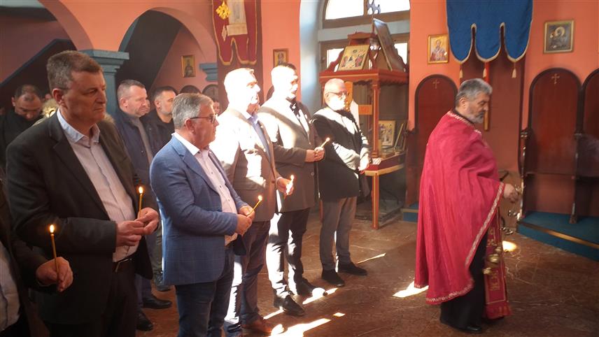 ВЛАСЕНИЦА, 9. МАРТА /СРНА/ - У Власеници је данас одата почаст за 15 Дервенћана који су прије 32 године погинули у рејону села Церска у сукобу са припадницима муслиманских војних формација бранећи српско становништво и територију.