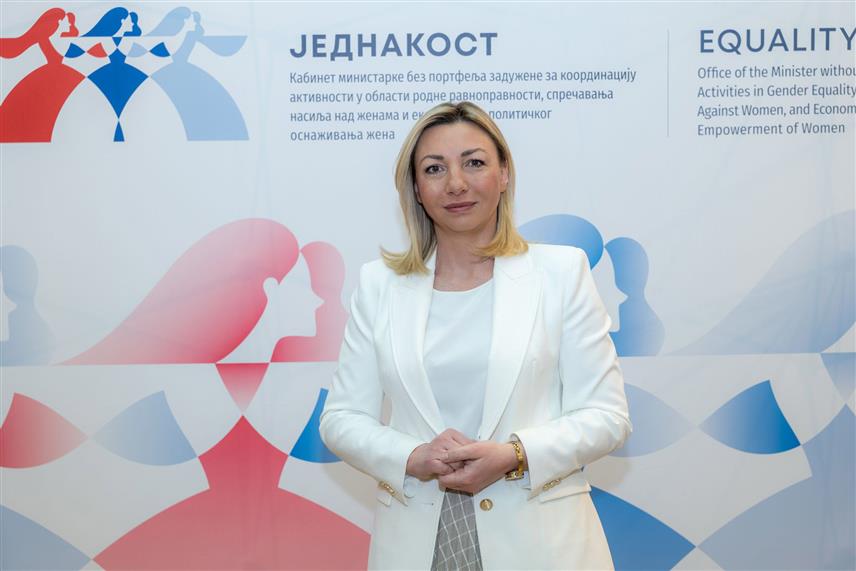 БЕОГРАД, 9. МАРТА /СРНА/ - У Србији има више од 320.000 самохраних мајки, односно жена која из различитих разлога самостално брину о својој дјеци, изјавила је министар без портфеља у Влади Србије Татјана Мацура поводом најаве предсједника Србије о оснивању алиментационог фонда.