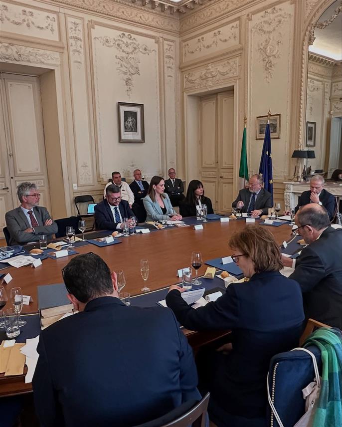 ПАРИЗ, 10. АПРИЛА /СРНА/ - Амбасадор БиХ у Француској Бојана Кондић Панић присуствовала је радном ручку амбасадора држава чланица Међународног центра за напредне медитеранске агрономске студије /CIHEAM/ и захвалила се овом центру на пројектима који су реализовани у БиХ.