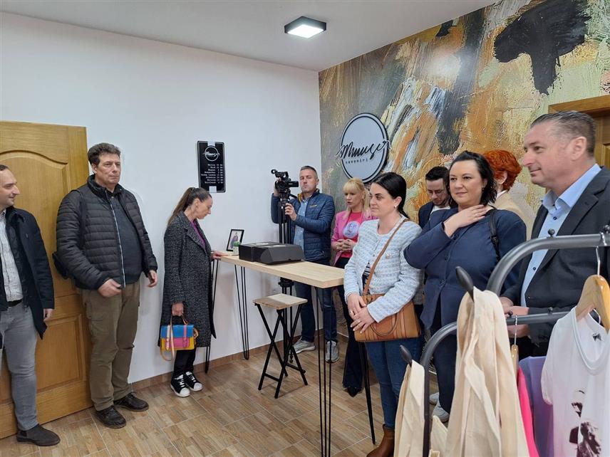 ШАМАЦ, 10. АПРИЛА /СРНА/ - У Спомен-кући Милице Бабић Андрић у Шамцу данас је отворена сувенирница у оквиру четвртог фестивала "Милица", који је посвећен овој знаменитој Шамчанки, првом школованом костимографу на овим просторима и супрузи нобеловца Иве Андрића.