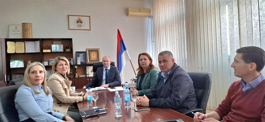 БРОД, 10. АПРИЛА /СРНА/ – Начелник општине Брод Милан Зечевић рекао је да ће се локална власт потрудити да подржи иницијативу Удружења "Дијабет Но1" да се набави сензор за мјерење глукозе да би се помогло родитељима дјеце и одраслима који се боре са дијабетесом.