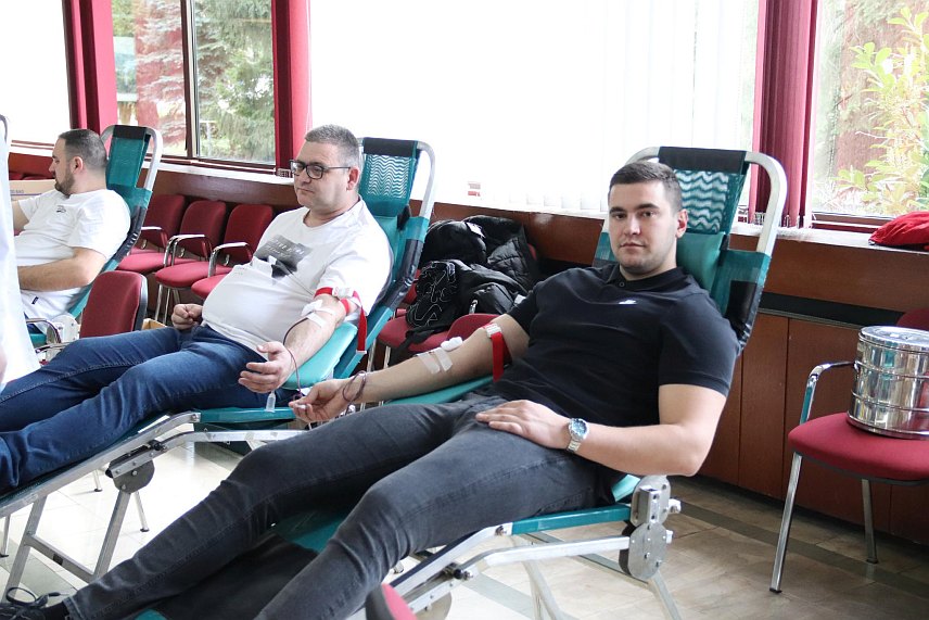 ДЕРВЕНТА, 10. АПРИЛА/СРНА/- У Дервенти је одржана прва овогодишња акција даривања крви на којој је прикупљено 115 доза драгоцјене течности.