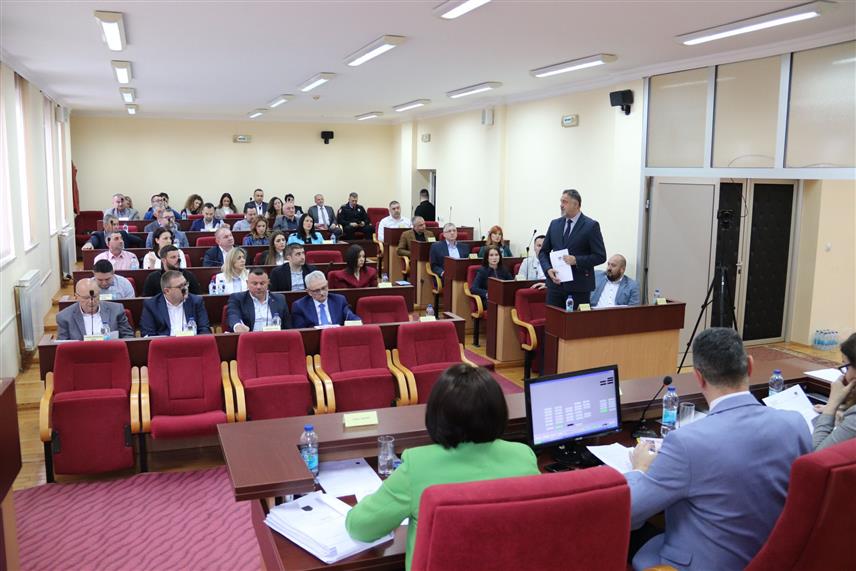 ДЕРВЕНТА, 10. АПРИЛА /СРНА/ - Скупштина општине Дервента подржала је данас овогодишњи програм и план рада градоначелника Игора Жунића, који је најавио реализацију инвестиција у износу већем од 10 милиона КМ.