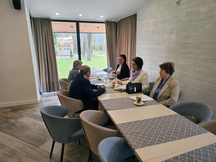 ИСТОЧНО САРАЈЕВО, 10. АПРИЛА /СРНА/ - Сједница Колегијума Републичке организације породица заробљених и погинулих бораца и несталих цивила која је одржана у Источном Сарајеву.