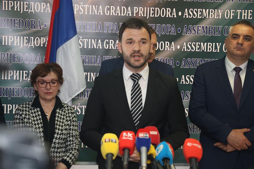 ПРИЈЕДОР, 11. АПРИЛА /СРНА/ - Градоначелник Приједора Слободан Јаво на конференцији за новинаре у Приједору./ФОТО Борислав Здриња/