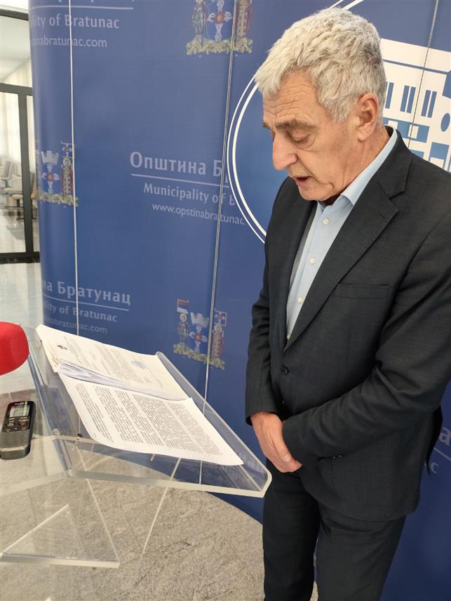 БРАТУНАЦ, 11. АПРИЛА /СРНА/ - Начелник општине Братунац Лазар Продановић на конференцији за новинаре.