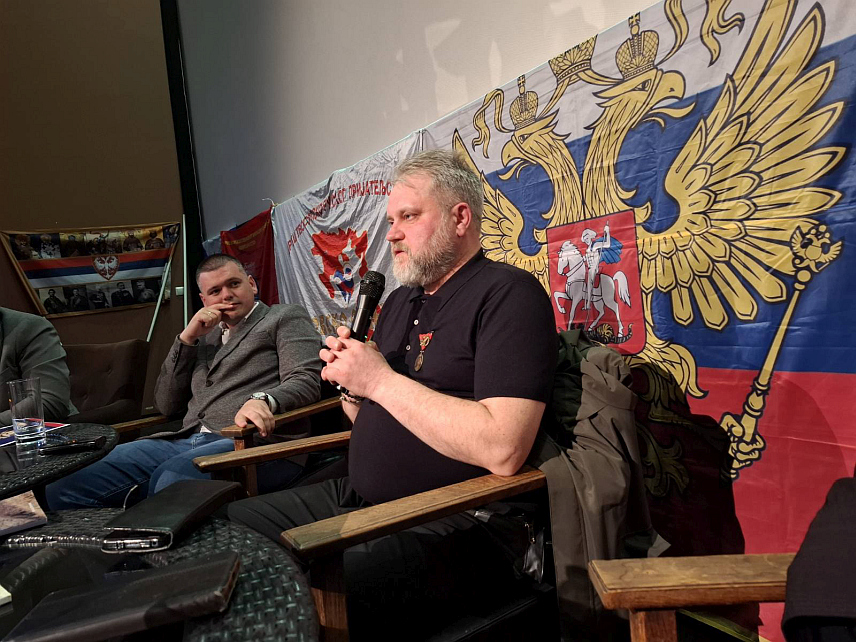 ВИШЕГРАД, 11. АПРИЛА /СРНА/ - У биоскопу "Доли Бел" у Андрићграду вечерас је промовисана књига "Руски добровољци" аутора Александра Кравченка, која кроз аутентичне приче и свједочења доноси слику о учешћу руских добровољаца у Одбрамбено-отаџбинском рату на простору Републике Српске.