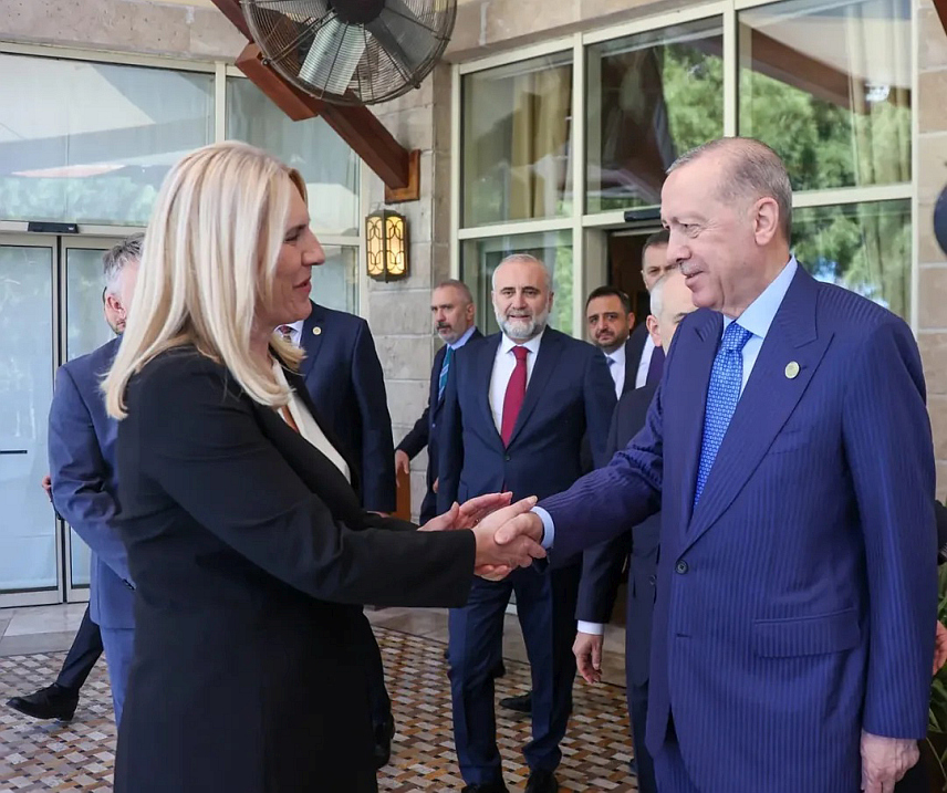 АНТАЛИЈА, 12. АПРИЛА /СРНА/ - Српски члан и предсједавајућа Предсједништва БиХ Жељка Цвијановић разговарала је у Анталији са предсједником Tурске Реџепом Tајипом Ердоганом, током радног доручка који је уприличио за чланове Предсједништва БиХ.	
