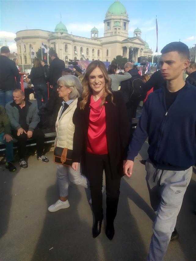 БЕОГРАД, 12. АПРИЛА /СРНА/ - Министар за демографију и бригу о породици Србије у техничком мандату Милица Ђурђевић Стаменковски рекла је за Срну да је данас на великом скупу у Београду гласно проговорила она Србија која је претходних мјесеци ћутала, као и да се сабрало српство да искаже јединство и љубав према отаџбини.