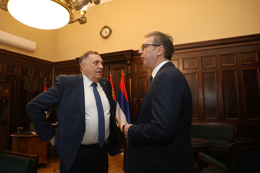 БЕОГРАД, 12. АПРИЛА /СРНА/ - Предсједник Србије Александар Вучић састао се са предсједником Републике Српске Милорадом Додиком у Београду уочи централног догађаја свенародног сабора "Не дамо Србију"./Борислав Здриња/