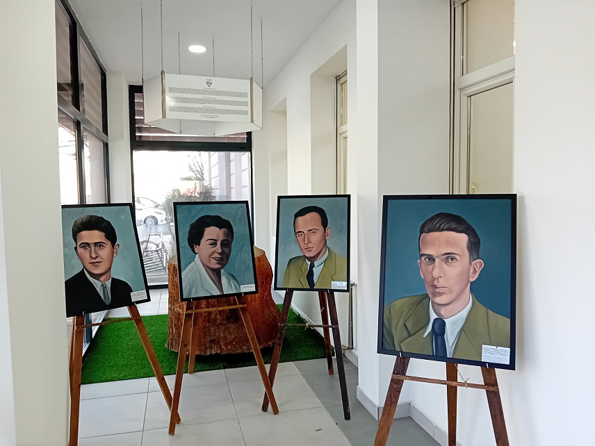 КОЗАРСКА ДУБИЦА, 13. АПРИЛА /СРНА/ - У Козарској Дубици сутра ће бити отворена изложба академског сликара Бранка Јунгића која приказује портрете жртава концентрационог логора Јасеновац.