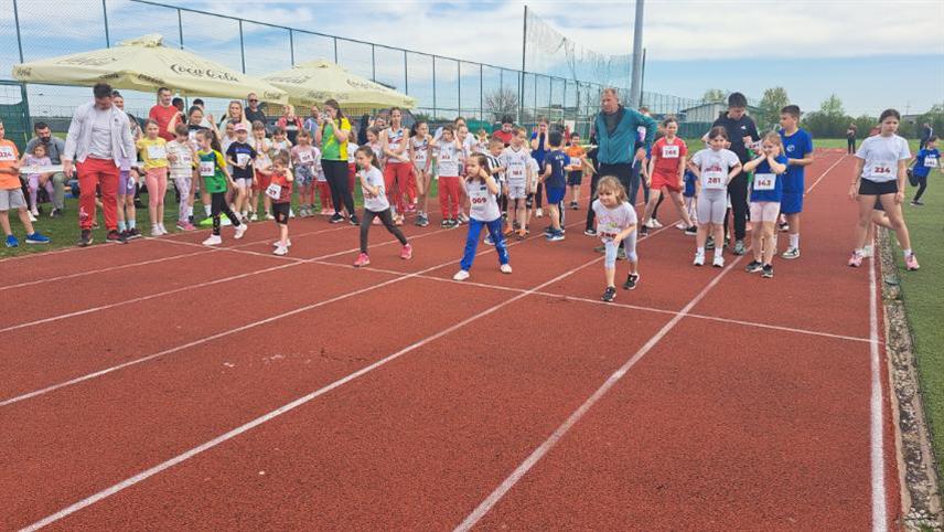 БИЈЕЉИНА, 13. АПРИЛА /СРНА/ - Четврти Међународни атлетски митинг "Tрофеј Бијељине 2025" у Етно-селу "Станишићи" окупио је 350 атлетичара из 36 клубова из Србије, Републике Српске и Федерације БиХ.