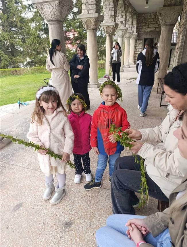 ДРВАР, 13. АПРИЛА /СРНА/ - У Храму Светог Саве у Дрвару данас је обиљежен празник Цвијети, којим православни вјерници прослављају улазак Господа Исуса Христа у Свети град Јерусалим.