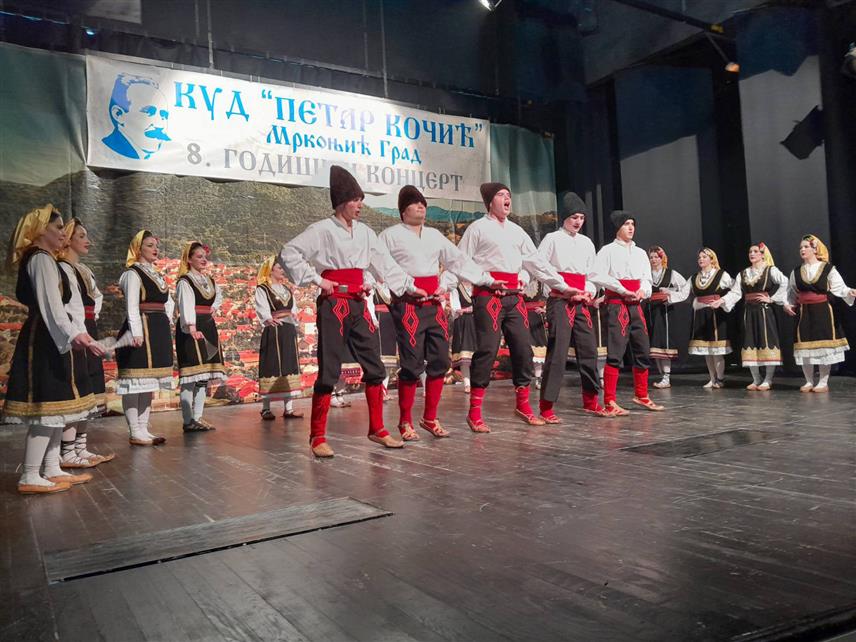 МРКОЊИЋ ГРАД, 13. АПРИЛА /СРНА/ - Културно-умјетничко друштво /КУД/ "Петар Кочић" Мркоњић Град одржало је вечерас Осми годишњи концерт, на којем су наступила још четири КУД-а из Шипова, Дрвара, Прњавора и општине домаћина.