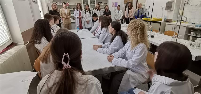 ДОБОЈ, 14. АПРИЛА /СРНА/ - У Добоју је данас почео прољећни камп за талентоване и надарене ученике основних и средњих школа под називом "Желим више", током којег ће полазници моћи да унаприједе знања из области физике, хемије, биологије, комуникације и предузетништва.