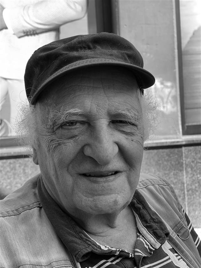 БЕОГРАД, 14. АПРИЛА /СРНА/ - Јеврејско-српски књижевник Филип Давид преминуо је јутрос у 85. години, саопштило је Удружење за културу, умјетност и међународну сарадњу "Адлигат".