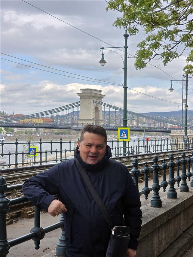 БУДИМПЕШТА, 14. АПРИЛА /СРНА/ - Предсједник Народне скупштине Републике Српске Ненад Стевандић истакао је данас након доласка у Будимпешту да не руши никакав уставни поредак већ то чине његови прогонитељи.