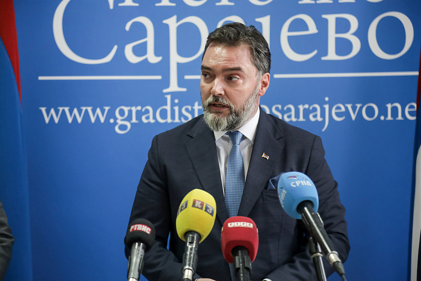 ИСТОЧНО САРАЈЕВО, 14. АПРИЛА /СРНА/ - Замјеник предсједавајуће Савјета министара Сташа Кошарац на конференцији за новинаре данас у Источном Сарајеву послије посјете копредсједавајућег Комисије за трговину и економску сарадњу између БиХ и Русије Антона Шалајева.	
