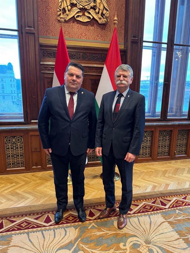 БАЊАЛУКА, 14. АПРИЛА /СРНА/ - Предсједник Народне скупштине Републике Српске Ненад Стевандић састао се данас у Будимпешти са предсједником Парламента Мађарске Ласлом Кoвером.	