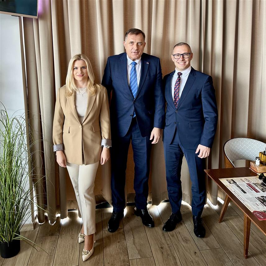 ПРЊАВОР, 14. АПРИЛА /СРНА/ - Предсједник Републике Српске Милорад Додик и градоначелник Прњавора Дарко Томаш.