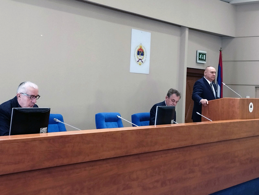 БАЊАЛУКА, 15. АПРИЛА /СРНА/ - У Бањалуци се одржава стручна расправа о Нацрту устава Републике Српске у организацији старјешина Војске Републике Српске /ВРС/.