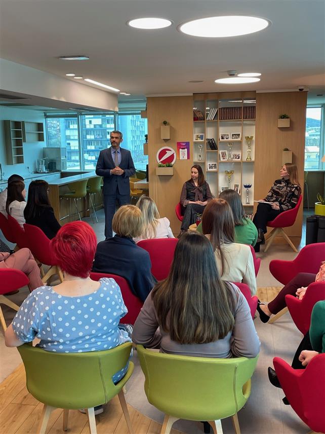 БАЊАЛУКА, 15. АПРИЛА /СРНА/ - Уникредит банка Бањалука је први пут организовала тематску седмицу посвећену промоцији благостања, здравља и личног развоја својих запослених.	