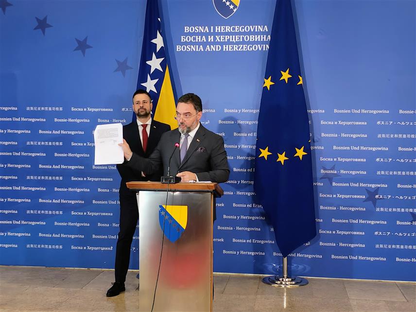 САРАЈЕВО, 15. АПРИЛА /СРНА/ - Замјеник предсједавајуће Савјета министара Сташа Кошарац на конференцији за новинаре.