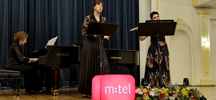 БАЊАЛУКА, 15. АПРИЛА /СРНА/ - У оквиру манифестације "Дани Владе С. Милошевића", бањалучкој публици представио се камерни ансамбл "Анима" из Ниша који већ 20 година својим умјетничким радом његује традицију стварања квалитетне музике.