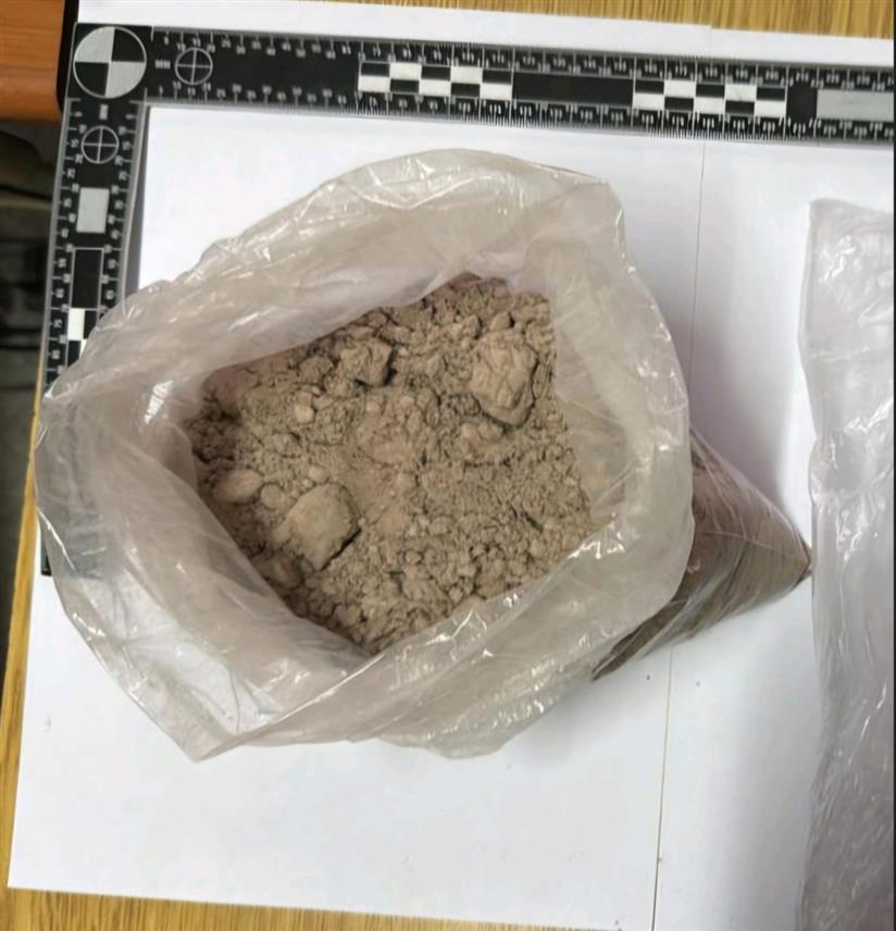 ПОДГОРИЦА, 16. АПРИЛА /СРНА/ - Полиција у Колашину ухапсила је Подгоричанина чији су иницијали П.Р. /55/ код којег је пронађено око пола килограма хероина.