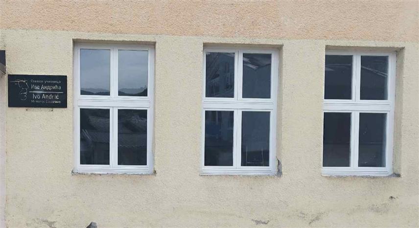 ВИШЕГРАД, 16. АПРИЛА /СРНА/ - Културни центар "Иво Андрић" у Вишеграду реализује пројекат адаптације Спомен-учионице Иве Андрића која би требало да буде отворена за посјетиоце од 1. маја.
