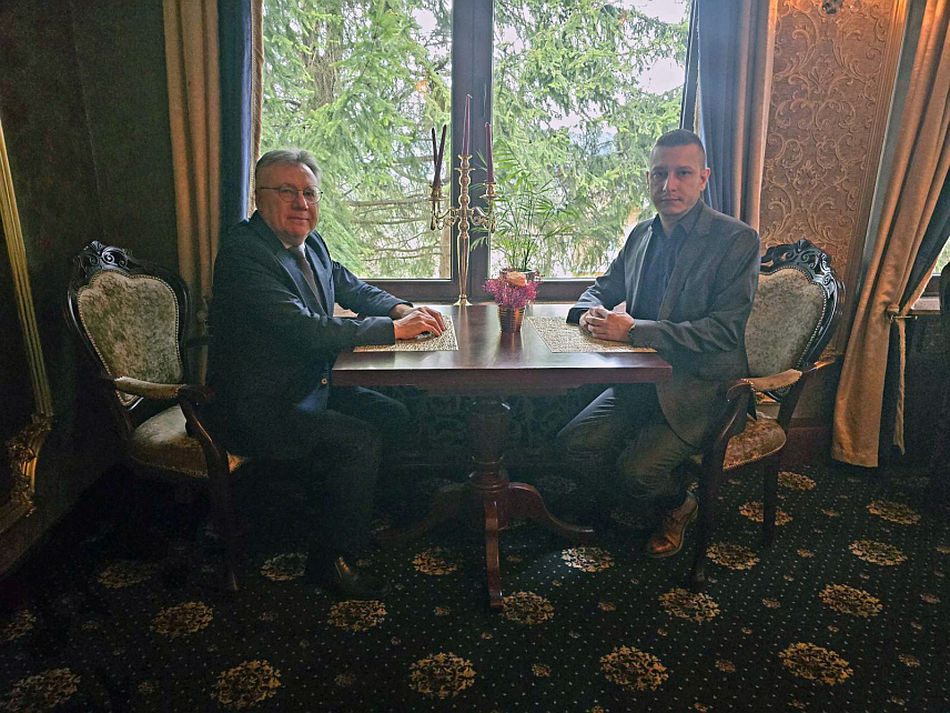 САРАЈЕВО, 16. АПРИЛА /СРНА/ - Замјеник министра одбране у Савјету министара Александар Гогановић и амбасадор Руске Федерације у БиХ Игор Калабухов током данашњег састанка.	