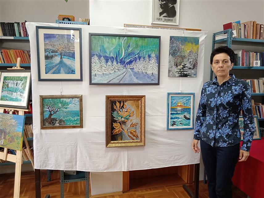 СОКОЛАЦ, 17. АПРИЛА /СРНА/ - Изложба умјетничких слика и минијатура аутора Снежане Радовић отворена је данас на Сокоцу.