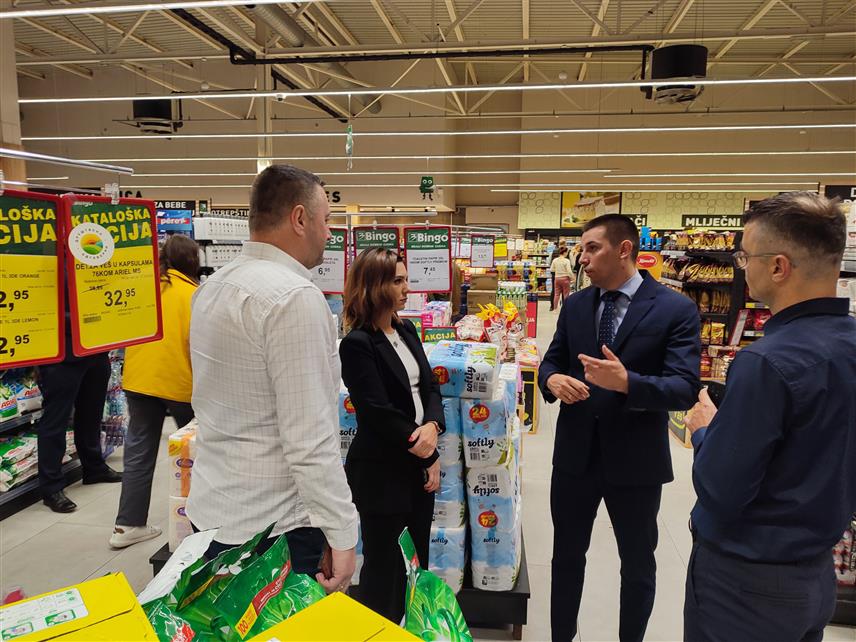 ГРАДИШКА, 17. АПРИЛА /СРНА/ - Министар трговине и туризма Републике Српске Денис Шулић похвалио је данас компанију "Бинго" као друштвено одговорну која је, осим учешћа у кампањама овог министарства, и сама проширила одређен број прооизвода који су на нула одсто марже.