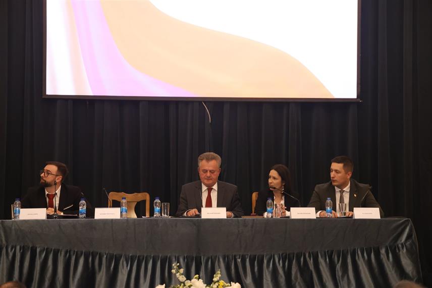 БАЊАЛУКА, 17. АПРИЛА /СРНА/ - Завршна јавна расправа о Нацрту устава Републике Српске у Бањалуци./ФОТО Борислав Здриња/