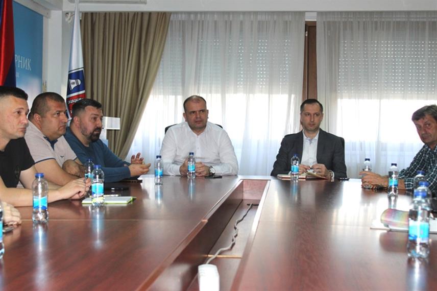 ЗВОРНИК, 17. АПРИЛА /СРНА/ - Састанак у Зорнику поводом еколошке кампање "Април - мјесец чистоће" која ће имати велики број активности.