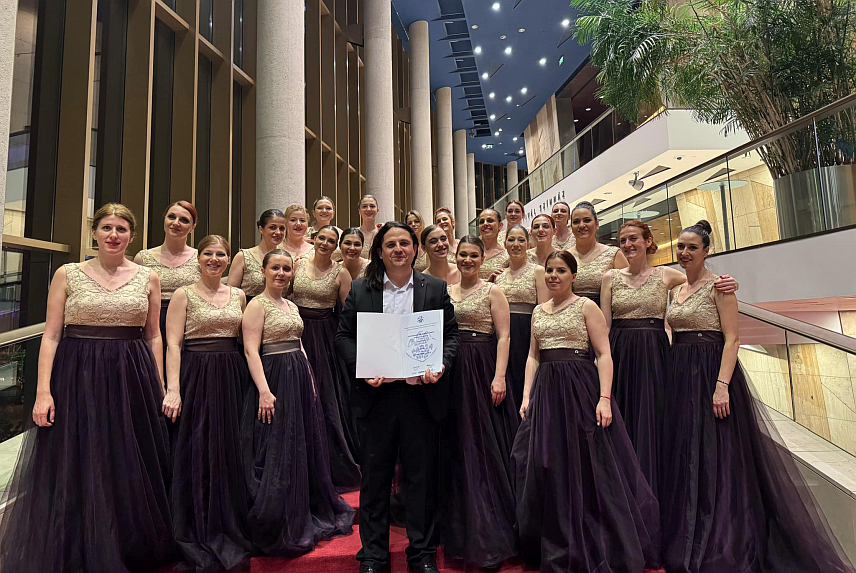 БАЊАЛУКА/БУДИМПЕШТА, 17. АПРИЛА /СРНА/ - Женски камерни хор "Бањалучанке" из Бањалуке освојио је златну медаљу у категорији традиционалне музике на реномираном 19. Интернационалном хорском такмичењу у Будимпешти.