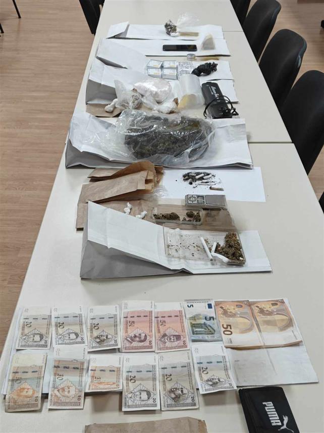 ДОБОЈ, 1. АПРИЛА /СРНА/ - Полиција у Броду је у оквиру акције "Пруга" ухапсила лице из ове општине чији су иницијали Г.Л. од кога је одузето око 29 грама кокаина, 830 грама спида и 805 грама марихуане.