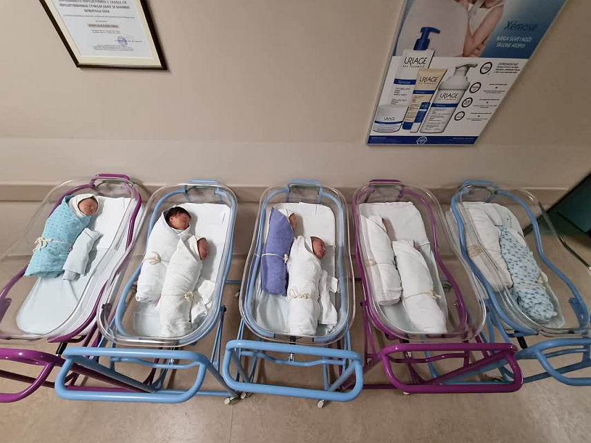 ИСТОЧНО САРАЈЕВО, 1. АПРИЛА /СРНА/ - У породилишту Болнице "Србија" у Источном Сарајеву у марту је рођено 27 беба.