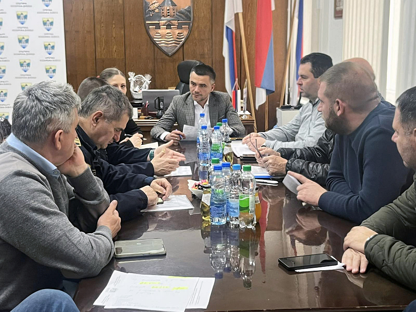 КОЗАРСКА ДУБИЦА, 1. АПРИЛА /СРНА/ - Штаб за ванредне ситуације Козарске Дубице донио је одлуку да престаје ванредна ситуација, јер су водостаји ријека Уна и Сава од јуче су у константном опадању.